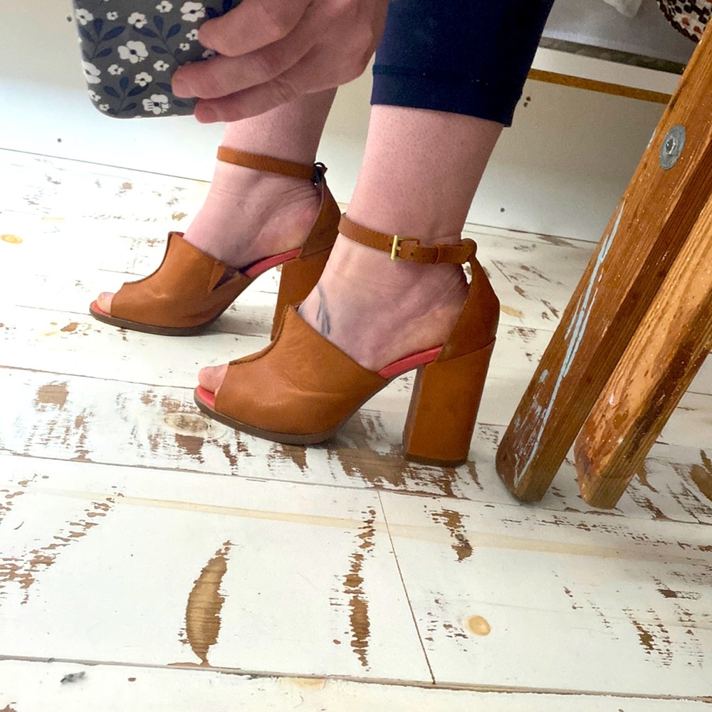 Kelsi dagger heel sandal